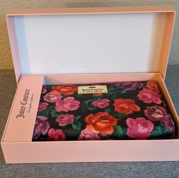 Juicy Couture Slide Around Wallet - Picture 2 of 6